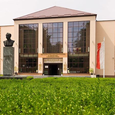 Pokoje Goscinne W Centrum Kultury Wsi Polskiej Wierzchoslawice Экстерьер фото