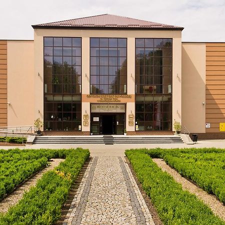 Pokoje Goscinne W Centrum Kultury Wsi Polskiej Wierzchoslawice Экстерьер фото
