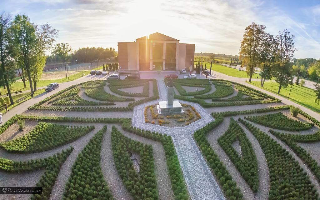 Pokoje Goscinne W Centrum Kultury Wsi Polskiej Wierzchoslawice Экстерьер фото